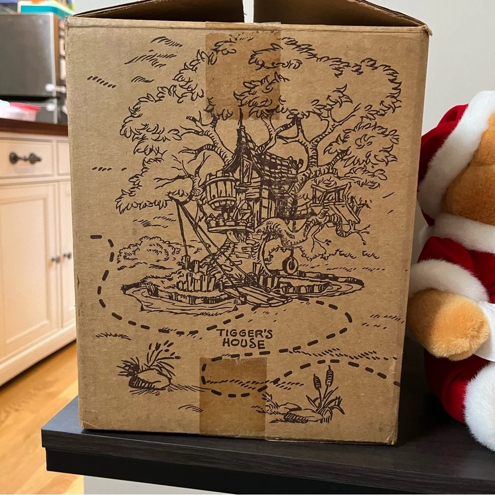 Walt Disney Pooh Bear We wish you a Merry Christmas Wind up Plush with Box